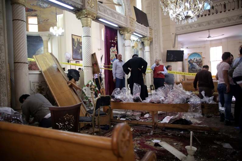 Bombistas suicidas atacam duas igrejas no Egipto