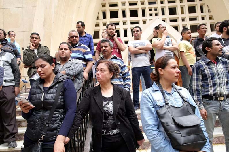 Bombistas suicidas atacam duas igrejas no Egipto