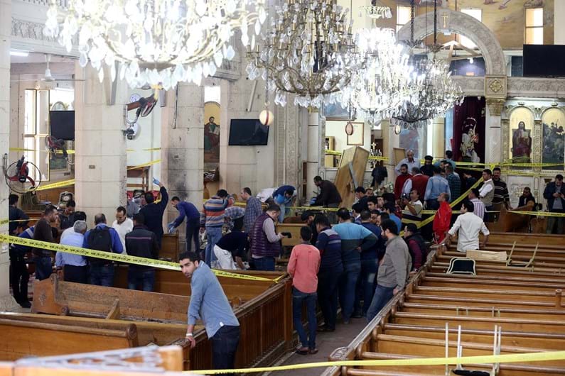 Bombistas suicidas atacam duas igrejas no Egipto
