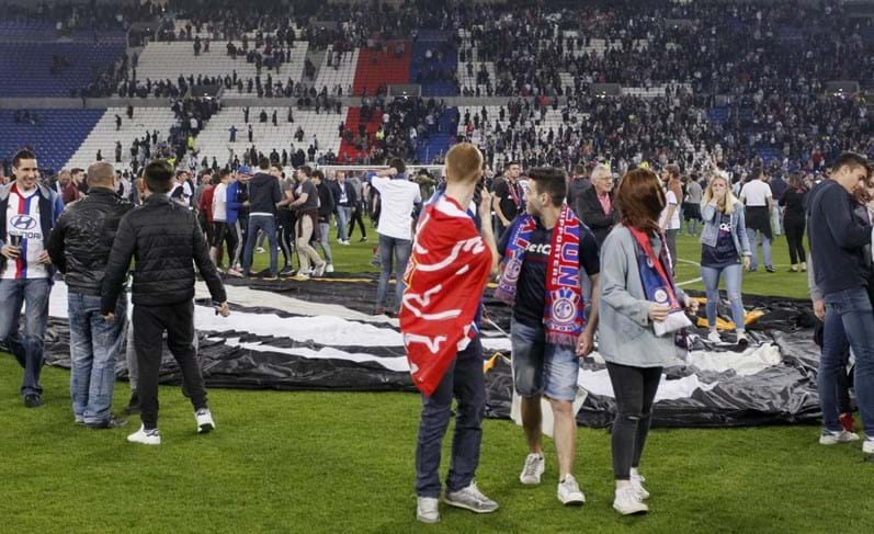 Problemas atrasam jogo entre Lyon e Besiktas