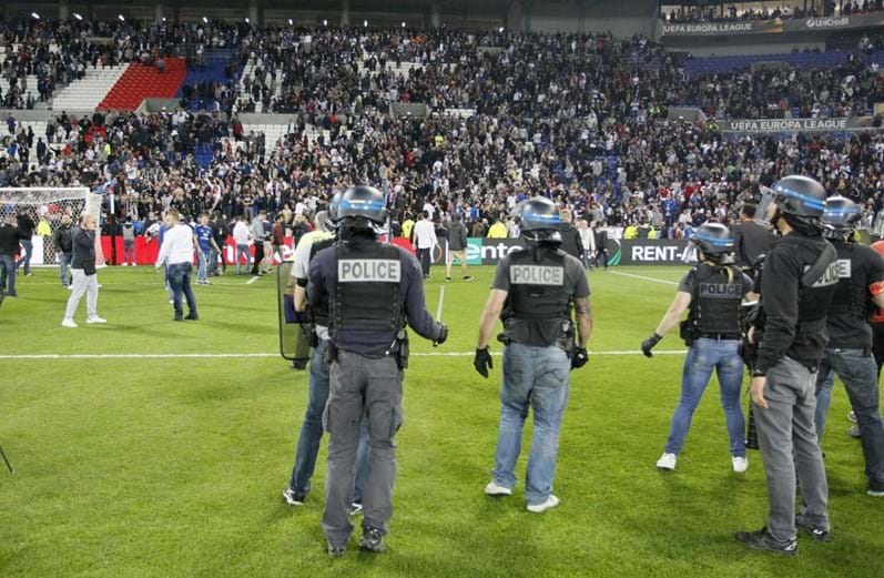Problemas atrasam jogo entre Lyon e Besiktas