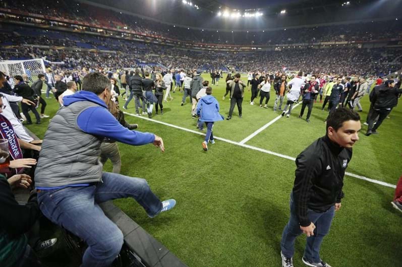 Problemas atrasam jogo entre Lyon e Besiktas