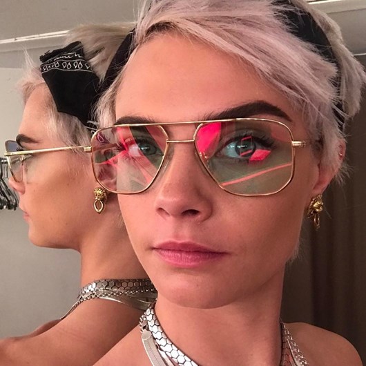 As celebridades já chegaram ao festival Coachella...
