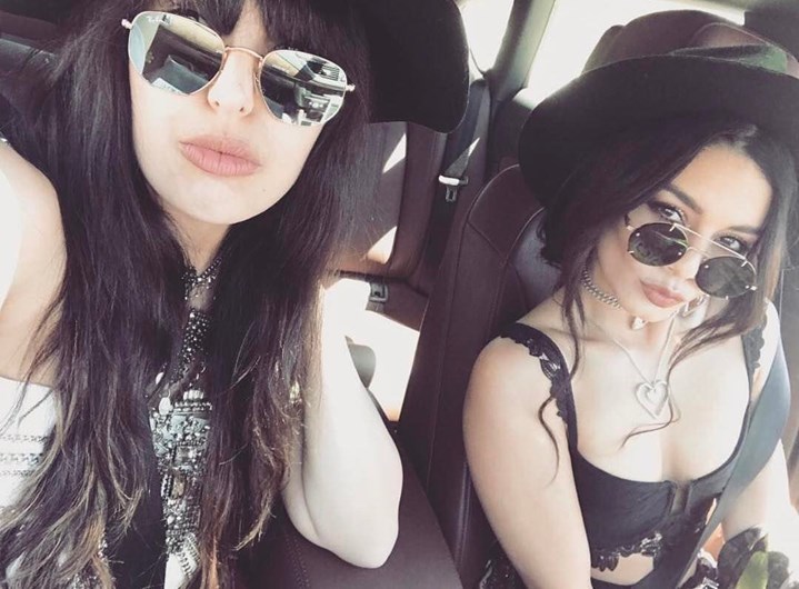 As celebridades já chegaram ao festival Coachella...