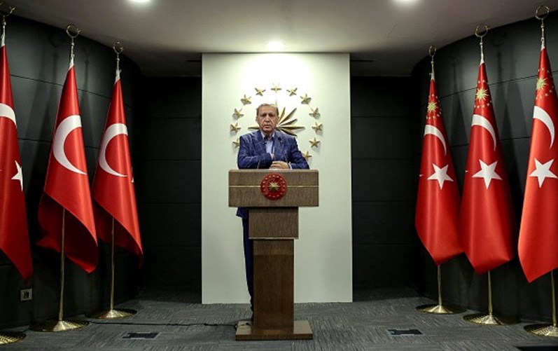 Erdogan depois da vitória no referendo turco