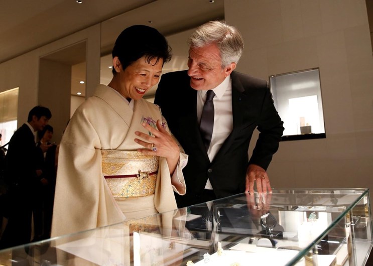 O palco (e os bastidores) de um desfile da Christian Dior