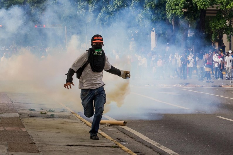 Protestos violentos aumentam na Venezuela