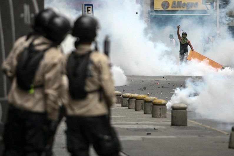 Protestos violentos aumentam na Venezuela