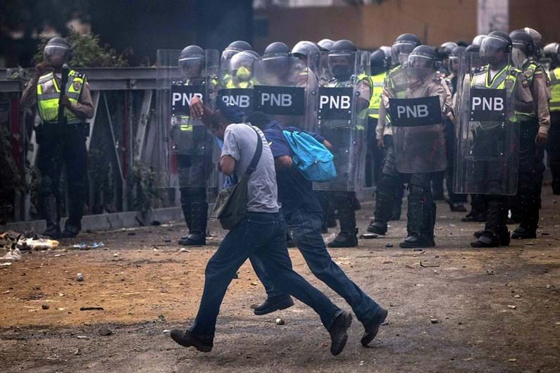 Protestos violentos aumentam na Venezuela