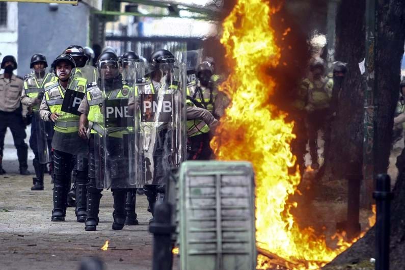 Protestos violentos aumentam na Venezuela