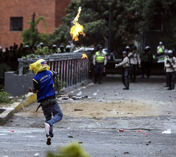 Protestos violentos aumentam na Venezuela