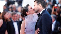 Sara Sampaio mostra-se apaixonada em Cannes