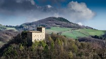 Itália está a oferecer castelos e moradias