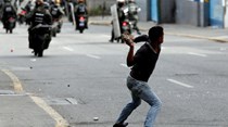 Três pessoas mortas num dia em protestos na Venezuela