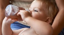 Pediatras aconselham banir o sumo em crianças