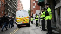 Polícia britânica investiga rede ligada a ataque de Manchester