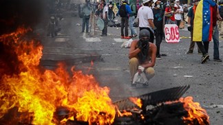 Mais de 300 jornalistas agredidos em protestos na Venezuela