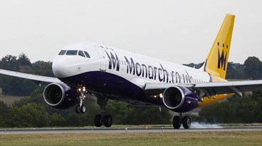 Homem condenado por fumar em avião