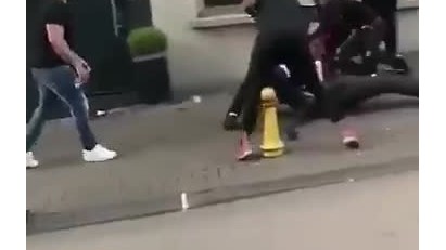 Jogador bate em civil