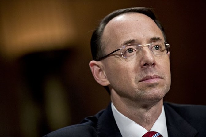 O vice-procurador-geral Rod Rosenstein criticou a actuação do director do FBI.