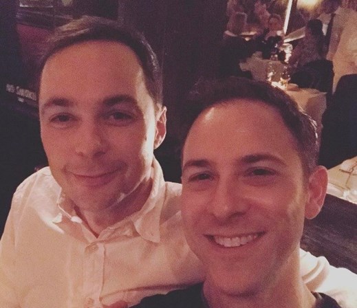 Ao fim de 14 anos, Sheldon de A Teoria do Big Bang casou com namorado