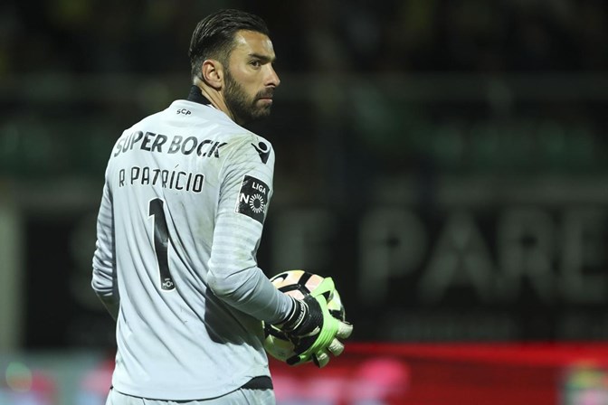 O também guarda-redes da selecção foi uma peça importante no caminho para a vitória de Portugal no Europeu de 2016. Foi mesmo considerado o melhor guarda-redes do torneio.
