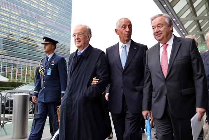 O Presidente com o ex-presidente Jorge Sampaio e o então candidato a secretário-geral das Nações Unidas, António Guterres, em Nova Iorque.