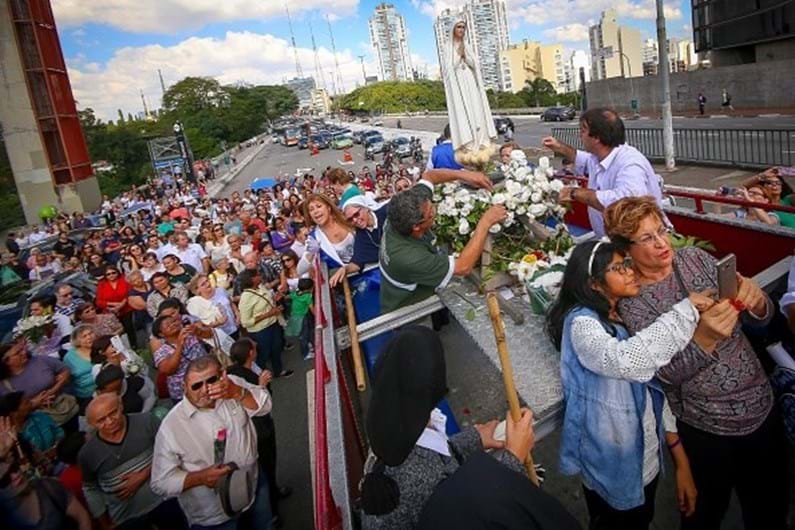 Aparições de Fátima celebradas no Brasil por milhares de pessoas