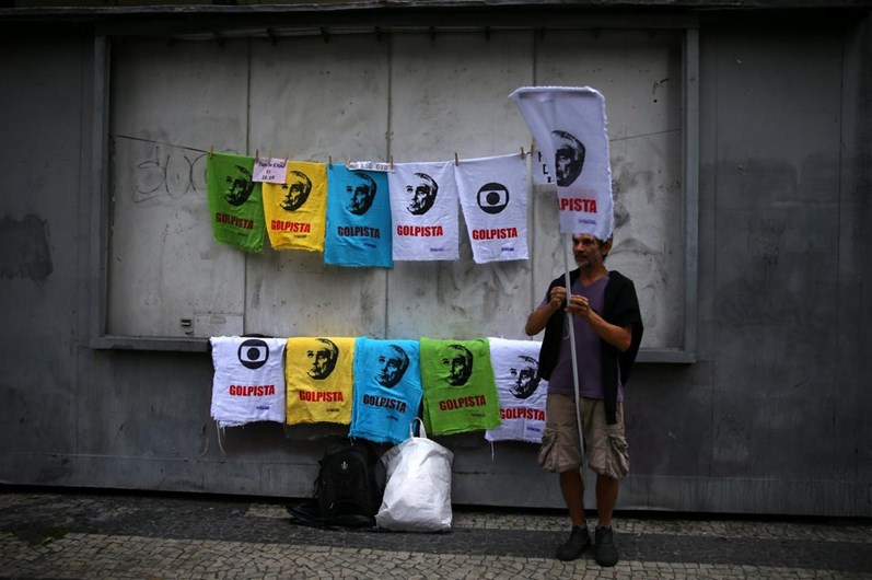 Brasileiros protestam contra presidente Michel Temer