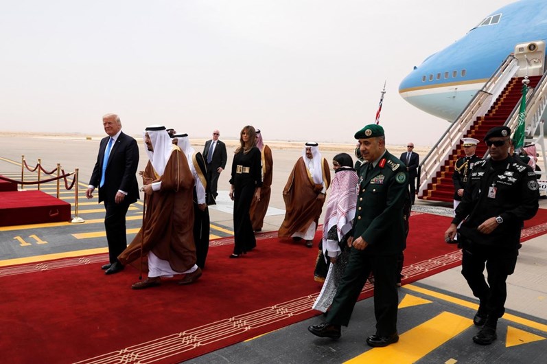 Trump chega à Arábia Saudita