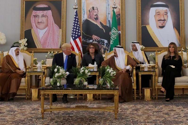 Trump celebra contratos com a Arábia Saudita