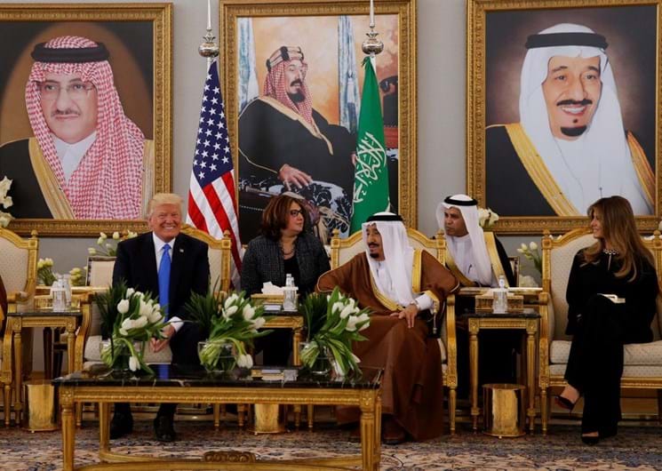 Trump celebra contratos com a Arábia Saudita