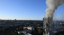 Suspensa venda de revestimento usado na torre Grenfell
