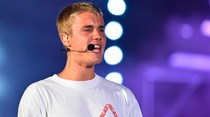 Bieber não canta a Despacito e leva com uma sapatilha