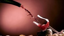 Lamber rochas para provar vinho