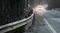 Reportagem: 42 metros de remendos naquela estrada