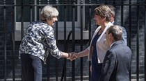 May e unionistas chegam a acordo de governo no Reino Unido