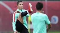 Bernardo Silva treina com limitações