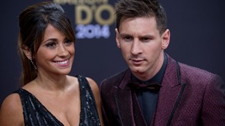 Messi de férias com noiva e colegas de equipa