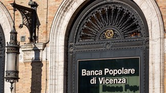 Itália paga 17 mil milhões de euros para resgatar bancos