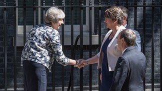 May e unionistas chegam a acordo de governo no Reino Unido