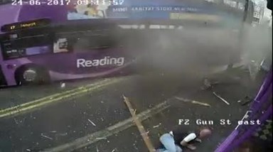 É atropelado e entra em pub