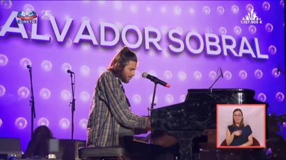 Salvador Sobral protagoniza momento inusitado