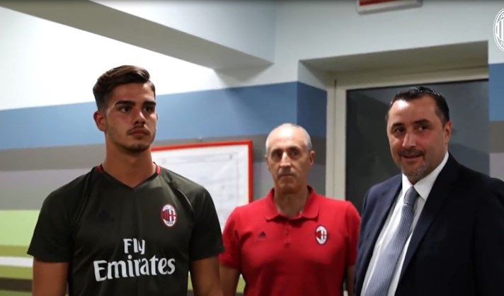 André Silva realiza exames médicos no AC Milan