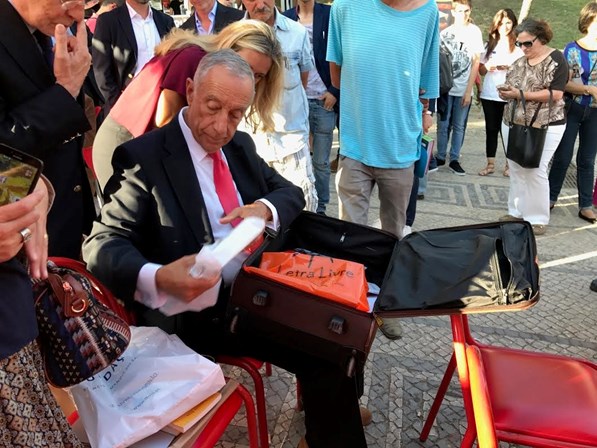 Marcelo vai de mala para a Feira do Livro