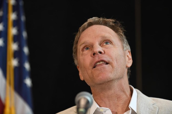 O pai de Otto Warmbier, Fred Warmbier, acusa o regime de Pyongyang de maltratar o filho.