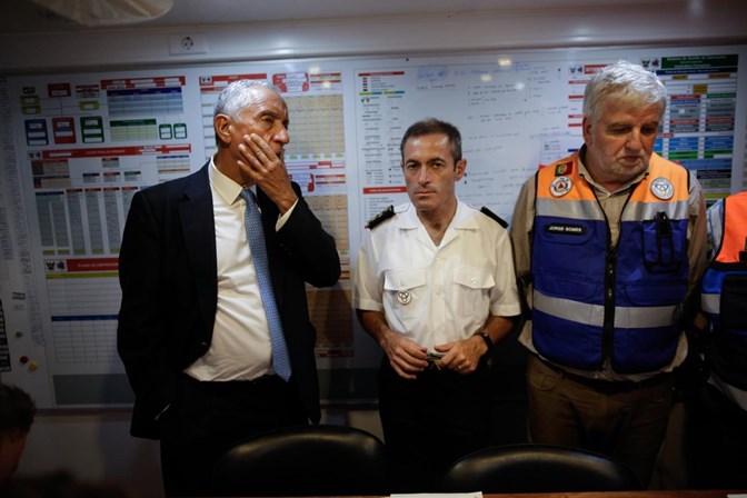 Jorge Gomes com Marcelo Rebelo de Sousa no comando central da Protecção Civil em Pedrogão Grande. 