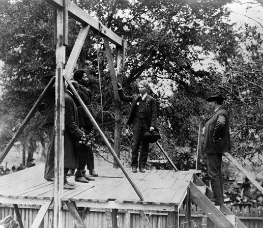 Um linchamento de um negro no sul dos Estados Unidos, em 1906.