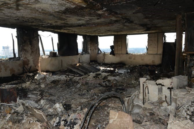 A polícia britãnica revelou imagens do interior da Torre Grenfell.