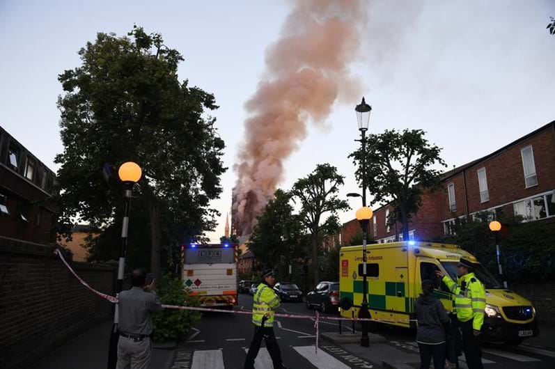 Grenfell Tower em chamas